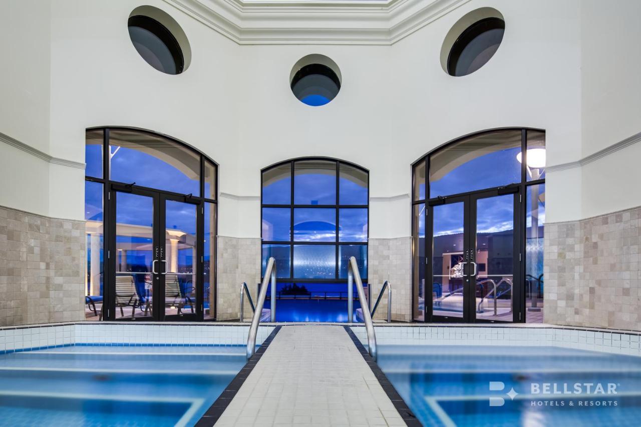 The Royal Kelowna - Bellstar Hotels & Resorts ภายนอก รูปภาพ