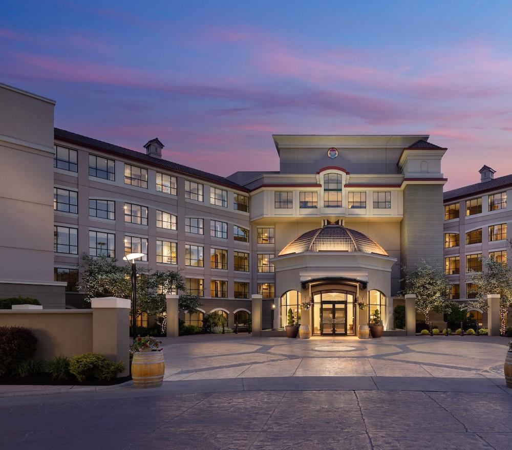 The Royal Kelowna - Bellstar Hotels & Resorts ภายนอก รูปภาพ