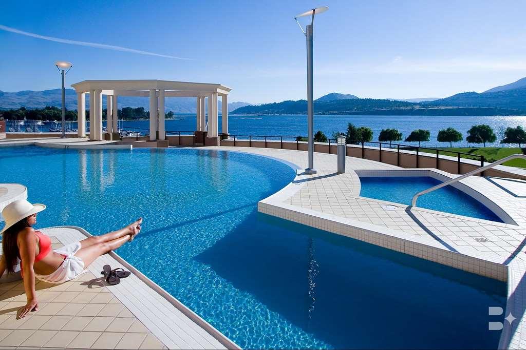 The Royal Kelowna - Bellstar Hotels & Resorts ภายนอก รูปภาพ